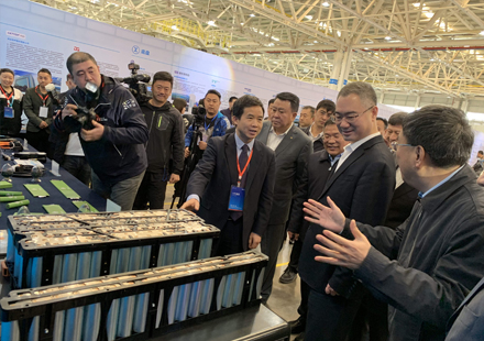 青岛市委书记为J9集团国际站电池点赞！